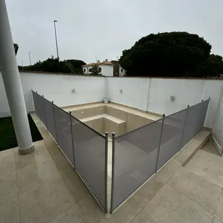 Instalación de valla de piscina en Valencia - KidoSafe